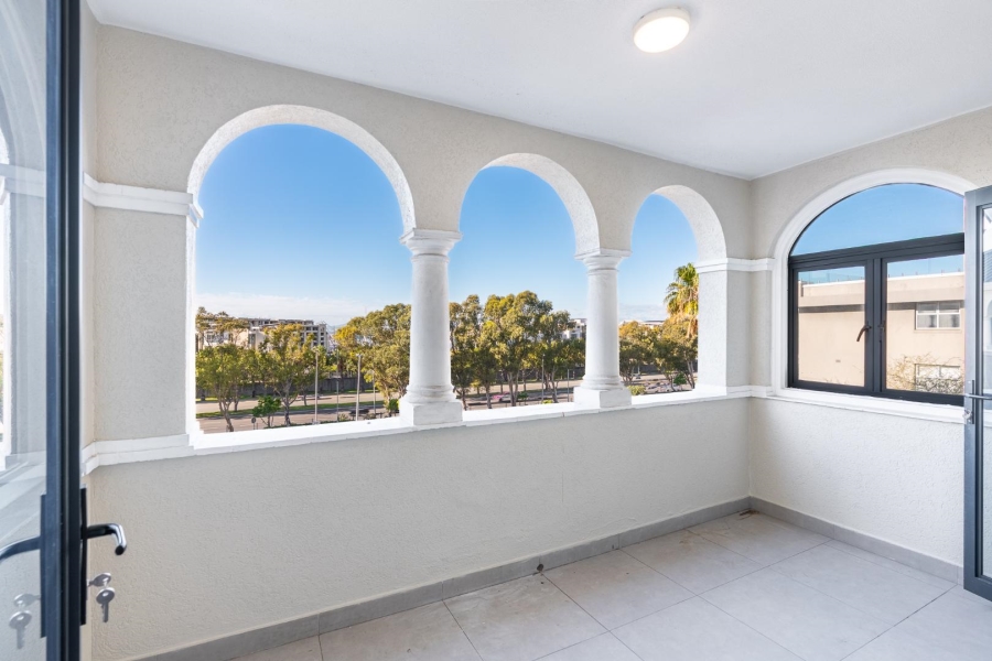 2 Bedroom Property for Sale in Green Point Western Cape